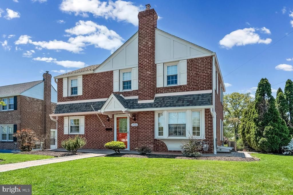 2432 W CHESTER PIKE , BROOMALL, PA 19008