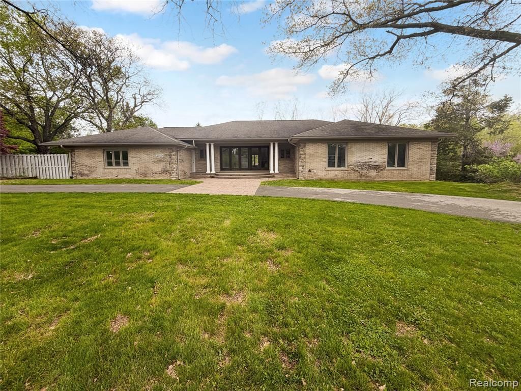 35854 Castlemeadow Drive, Farmington Hills, MI 48335 Main Photo