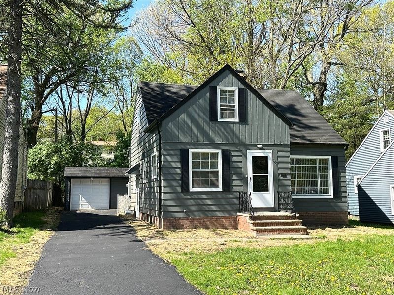 982 Quarry Drive, Cleveland Heights, OH 44121 Photo 1
