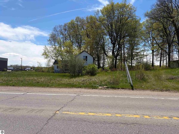1740 Remus Road E, Mt Pleasant, MI 48858