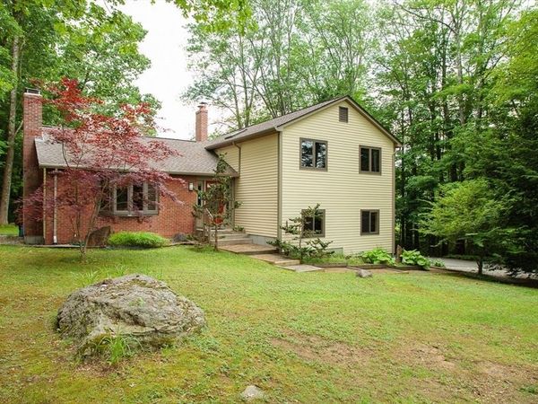 305 Strong St, Amherst, MA 01002