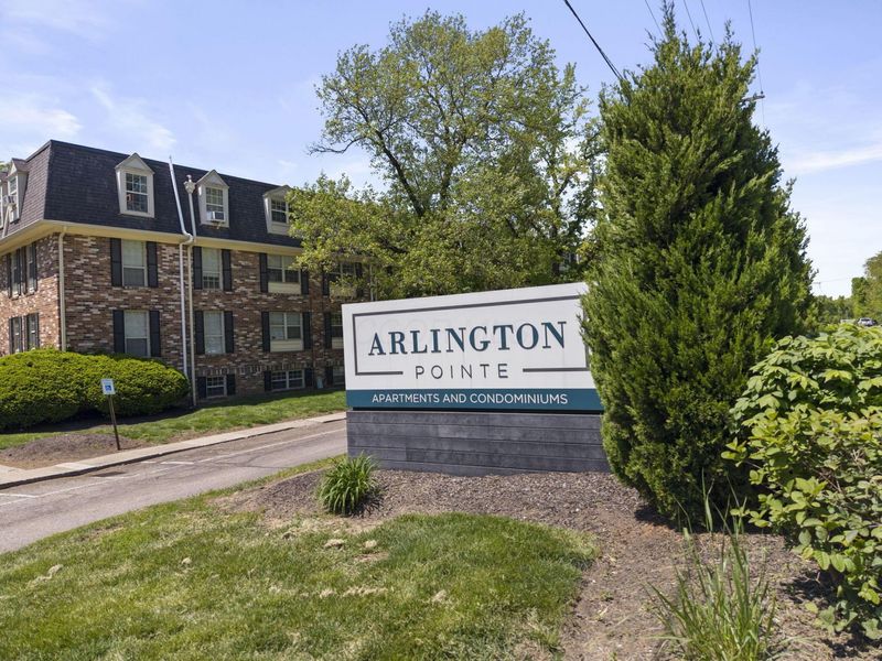 2601 Scioto View Lane, Unit M, Columbus, OH 43221 Photo 2