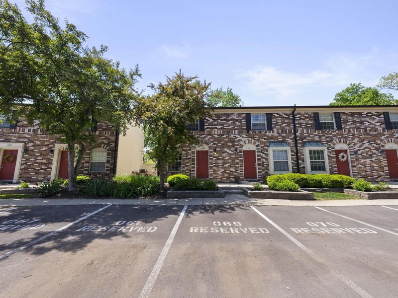 2601 Scioto View Lane, Unit M, Columbus, OH 43221 Photo 3
