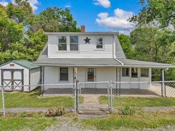 1913 Willis ST , Salem, VA 24153
