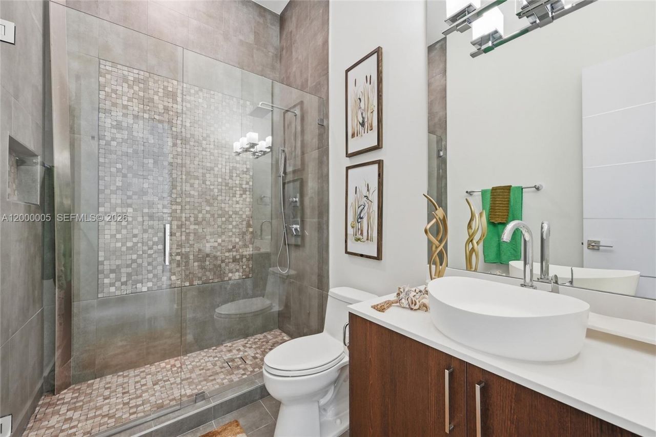 3300 NE 170th St , North Miami Beach, FL 33160 Photo