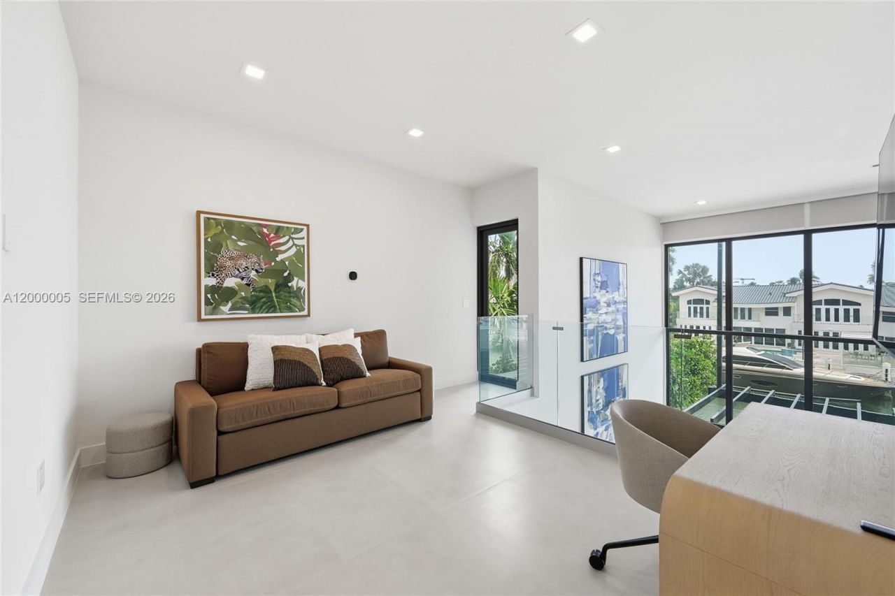 3300 NE 170th St , North Miami Beach, FL 33160 Photo