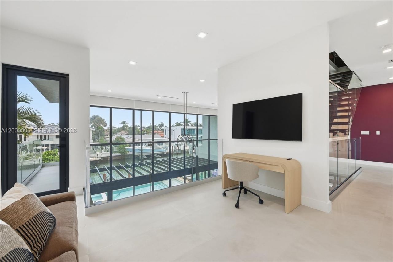 3300 NE 170th St , North Miami Beach, FL 33160 Photo