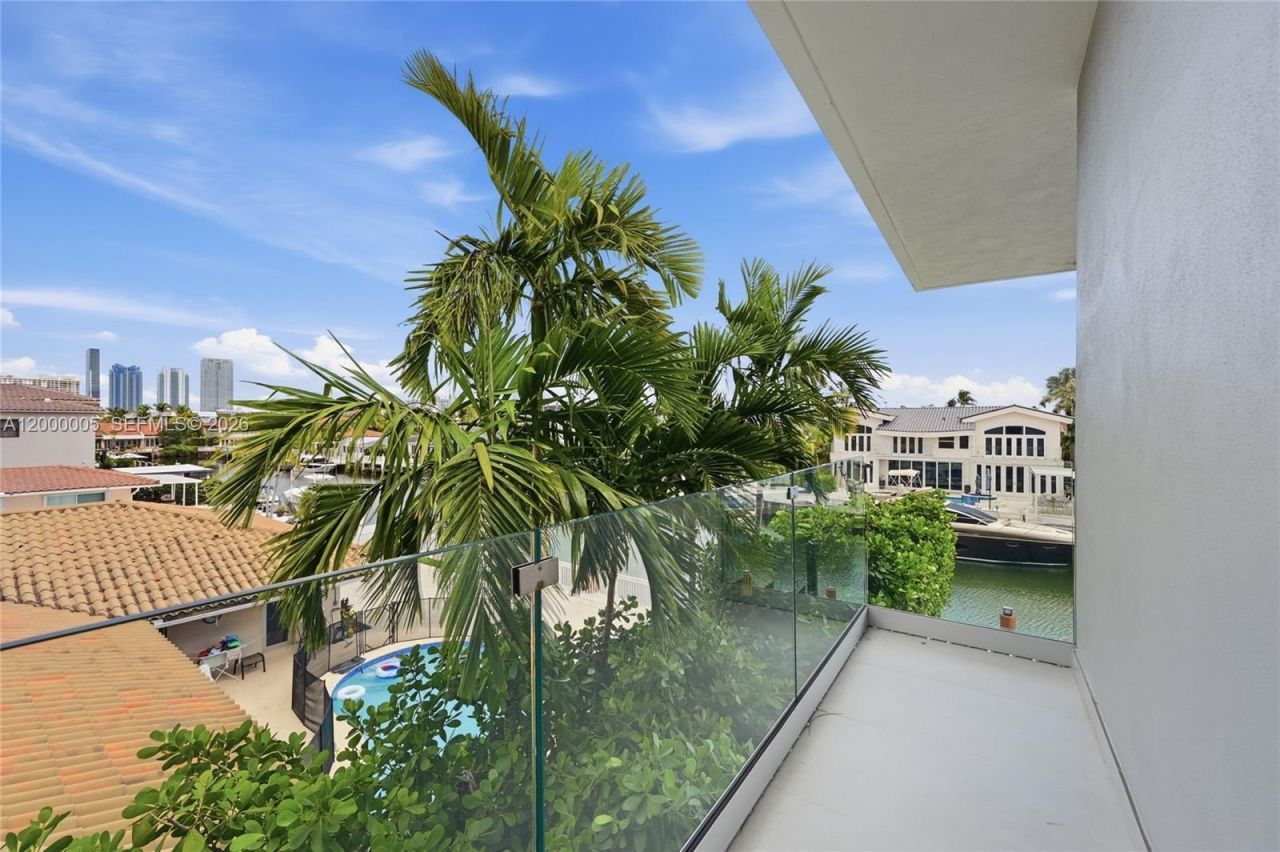 3300 NE 170th St , North Miami Beach, FL 33160 Photo