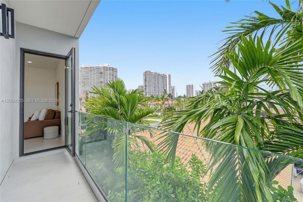 3300 NE 170th St , North Miami Beach, FL 33160 Photo