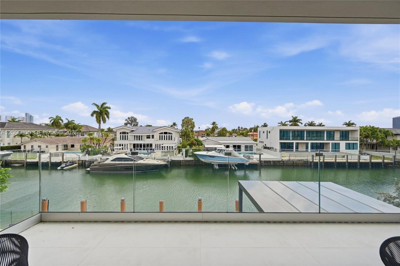 3300 NE 170th St , North Miami Beach, FL 33160 Photo