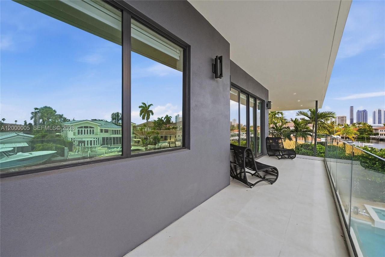 3300 NE 170th St , North Miami Beach, FL 33160 Photo