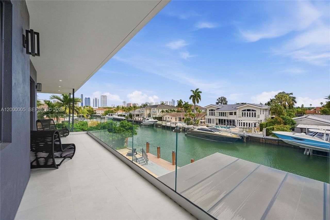 3300 NE 170th St , North Miami Beach, FL 33160 Photo