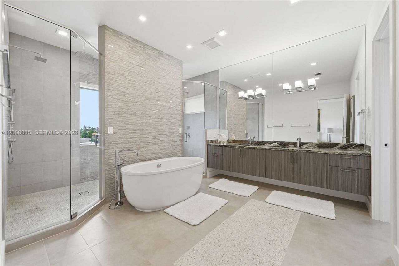 3300 NE 170th St , North Miami Beach, FL 33160 Photo