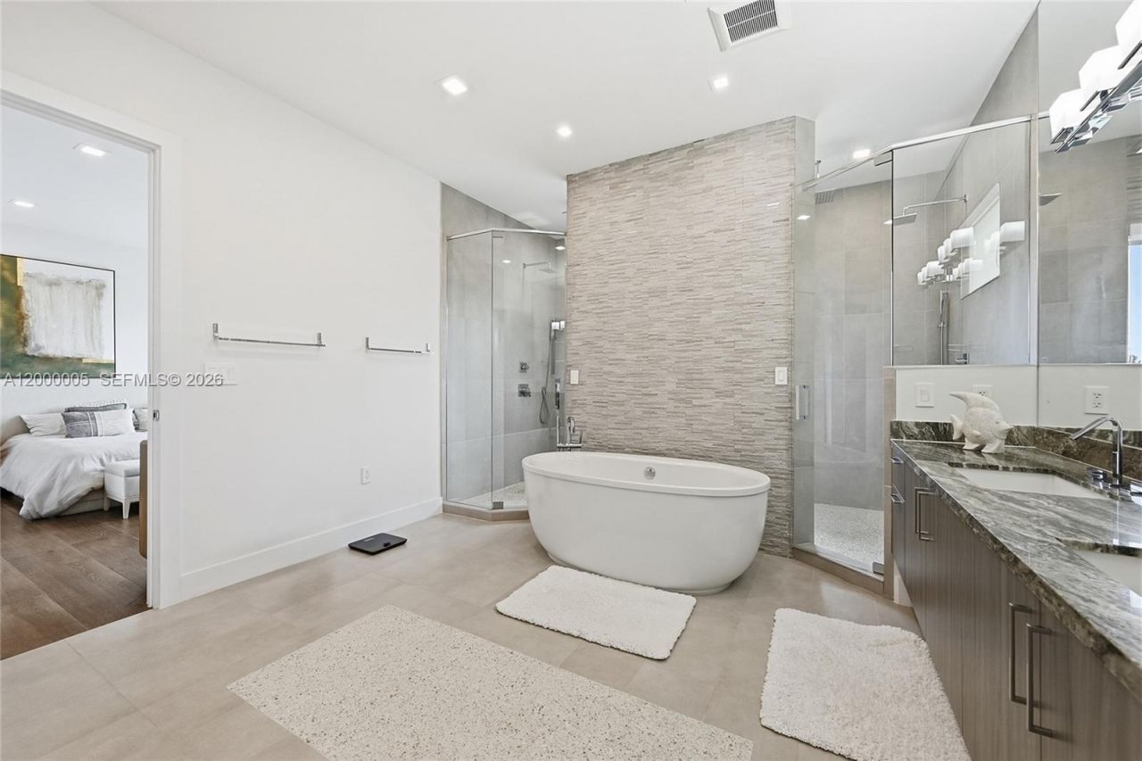 3300 NE 170th St , North Miami Beach, FL 33160 Photo