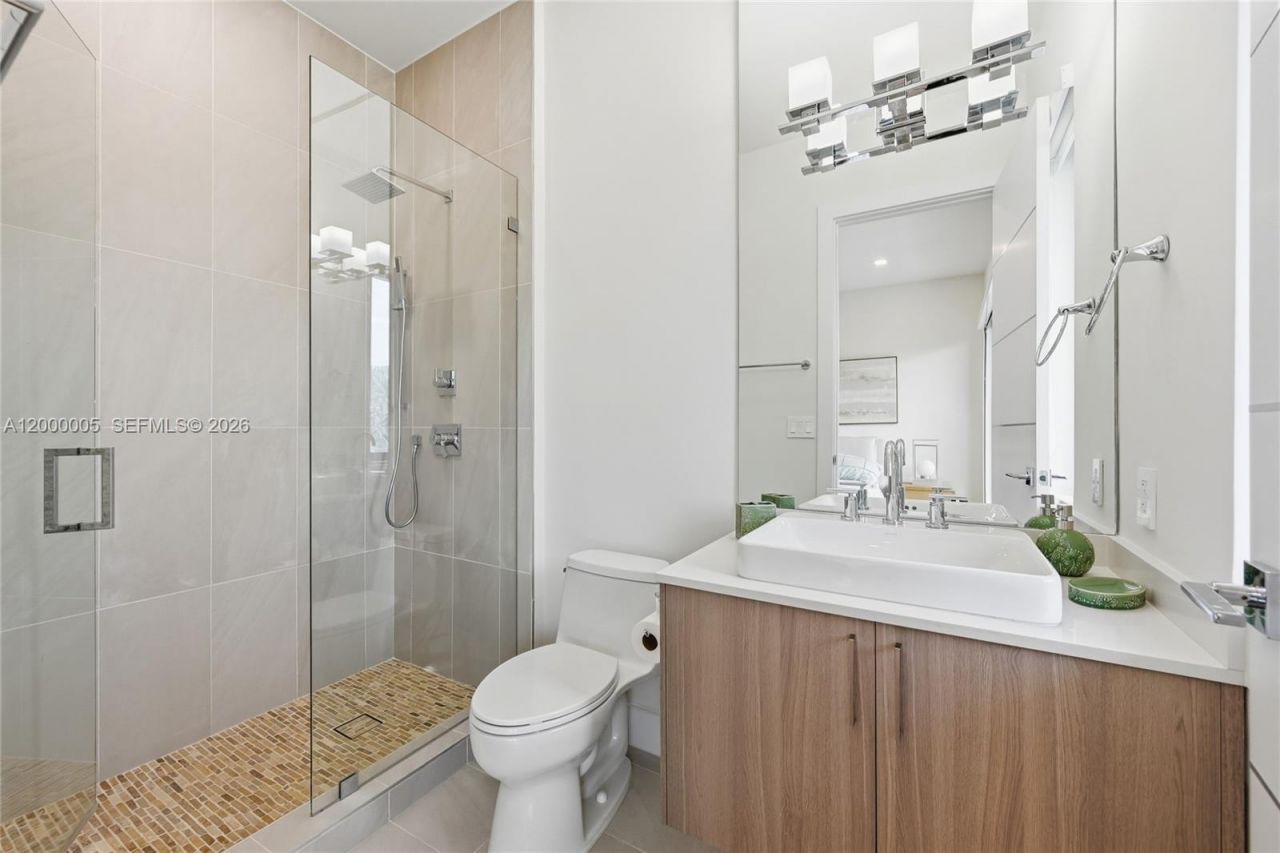 3300 NE 170th St , North Miami Beach, FL 33160 Photo