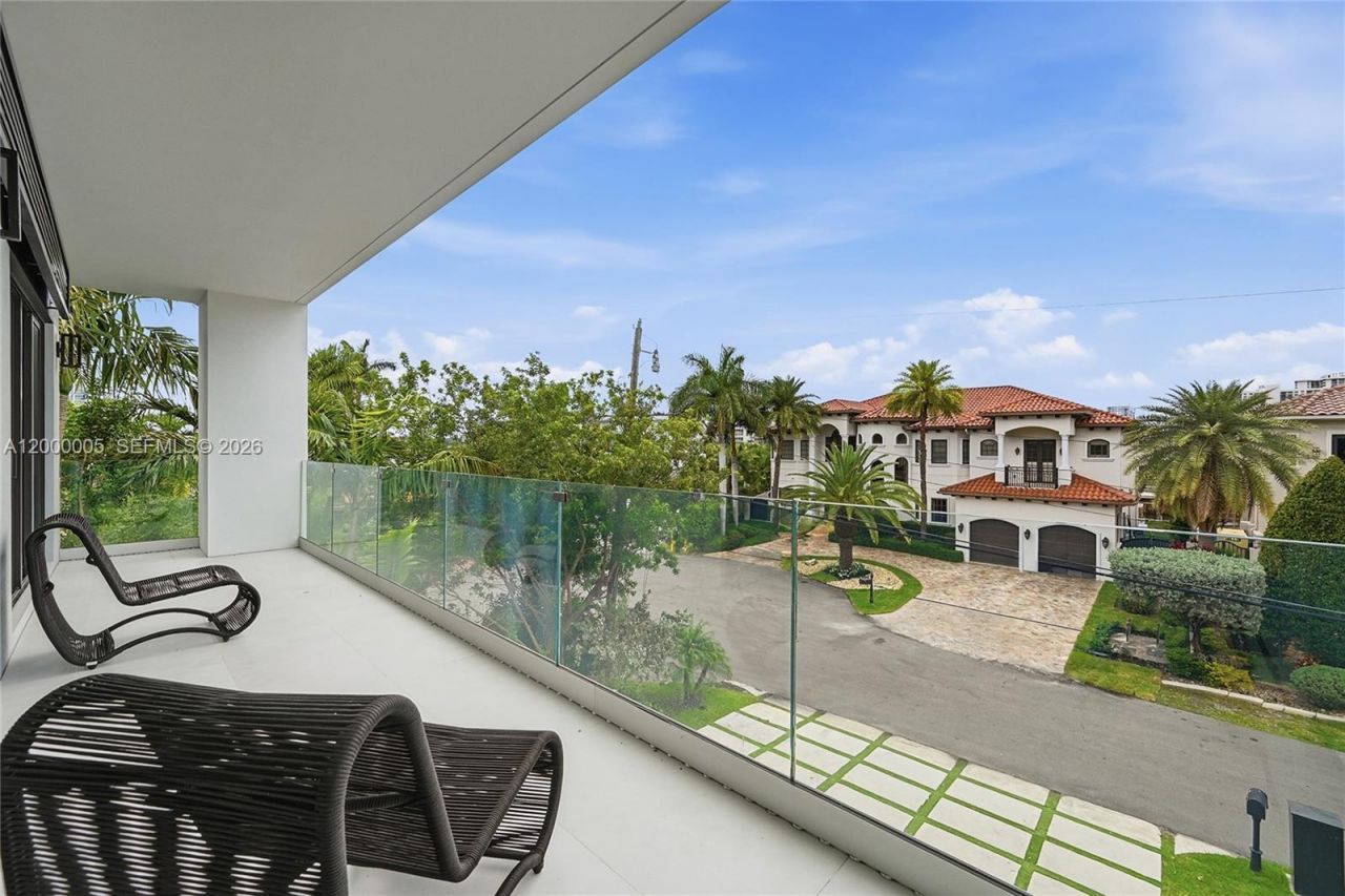 3300 NE 170th St , North Miami Beach, FL 33160 Photo