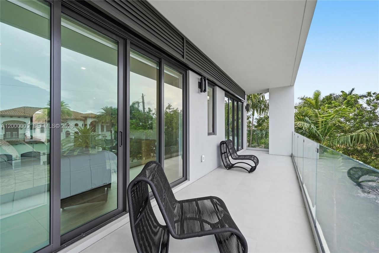 3300 NE 170th St , North Miami Beach, FL 33160 Photo