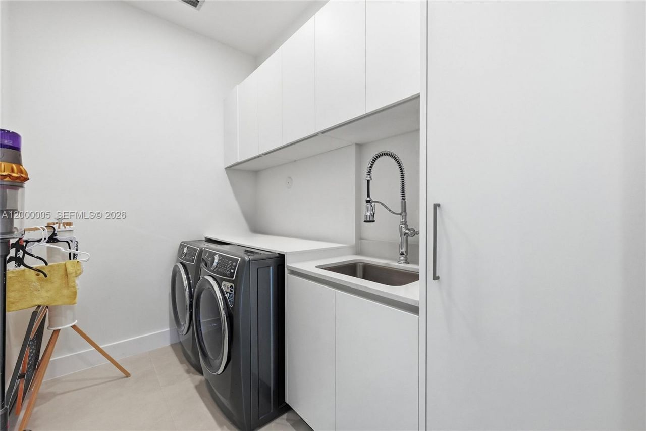 3300 NE 170th St , North Miami Beach, FL 33160 Photo