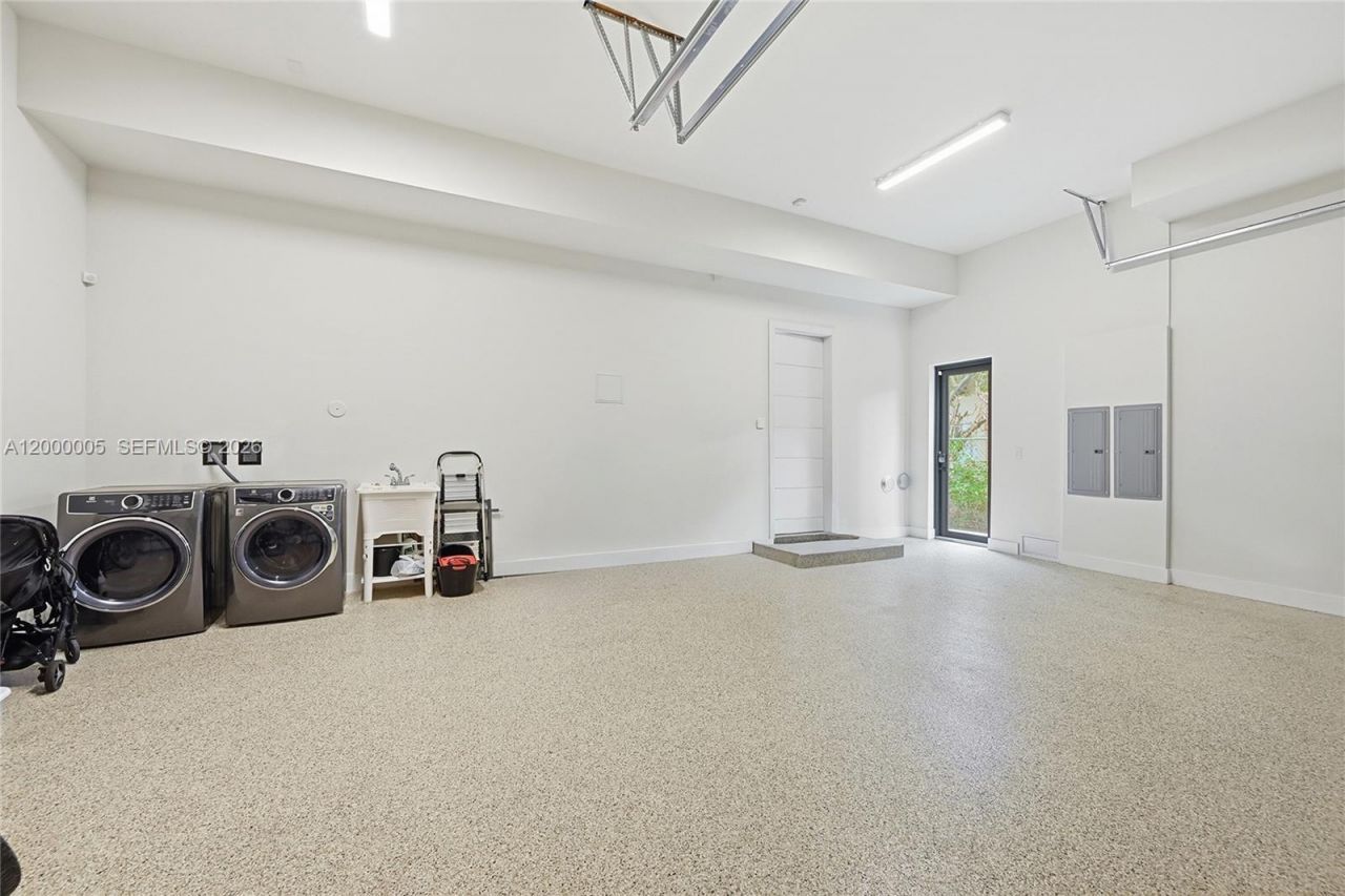 3300 NE 170th St , North Miami Beach, FL 33160 Photo