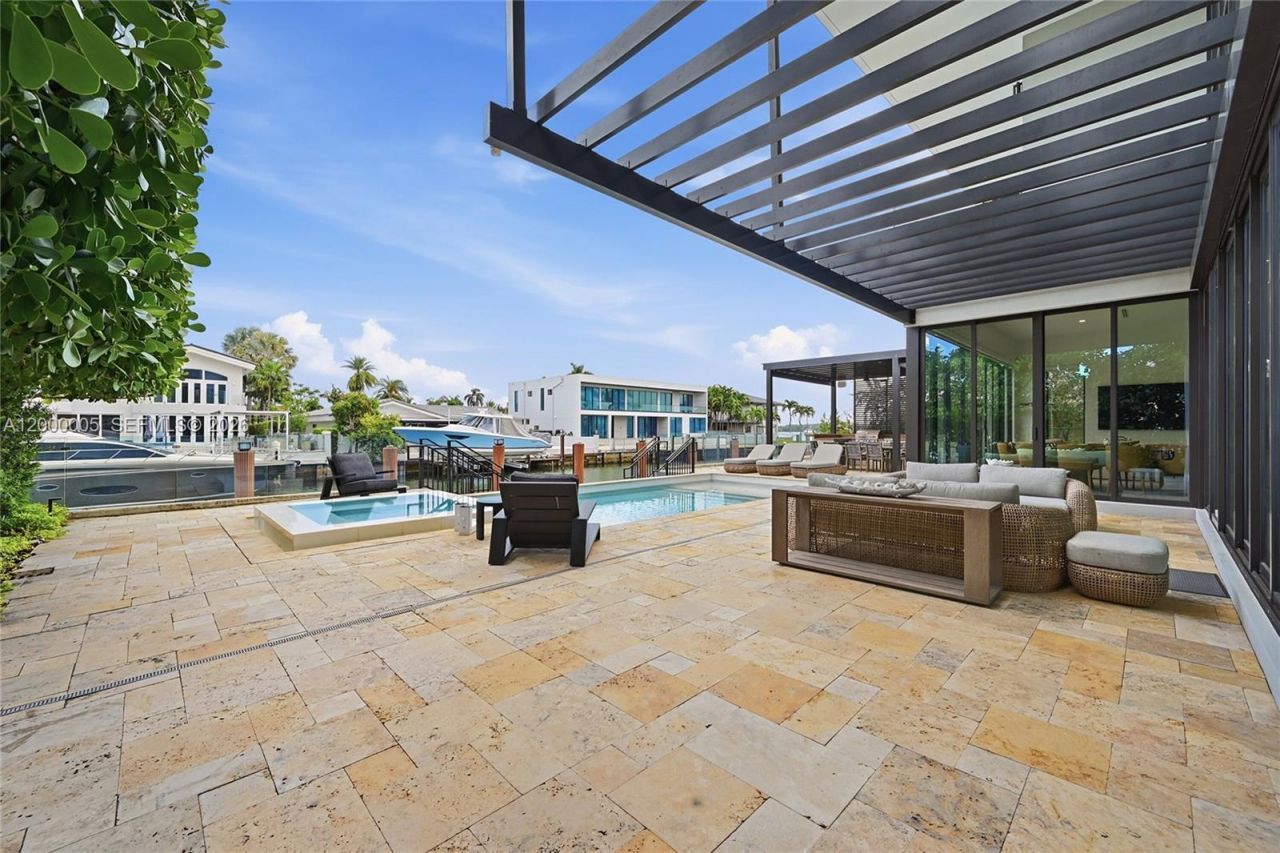 3300 NE 170th St , North Miami Beach, FL 33160 Photo