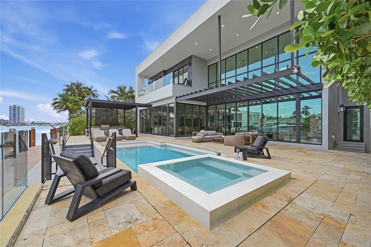 3300 NE 170th St , North Miami Beach, FL 33160 Photo