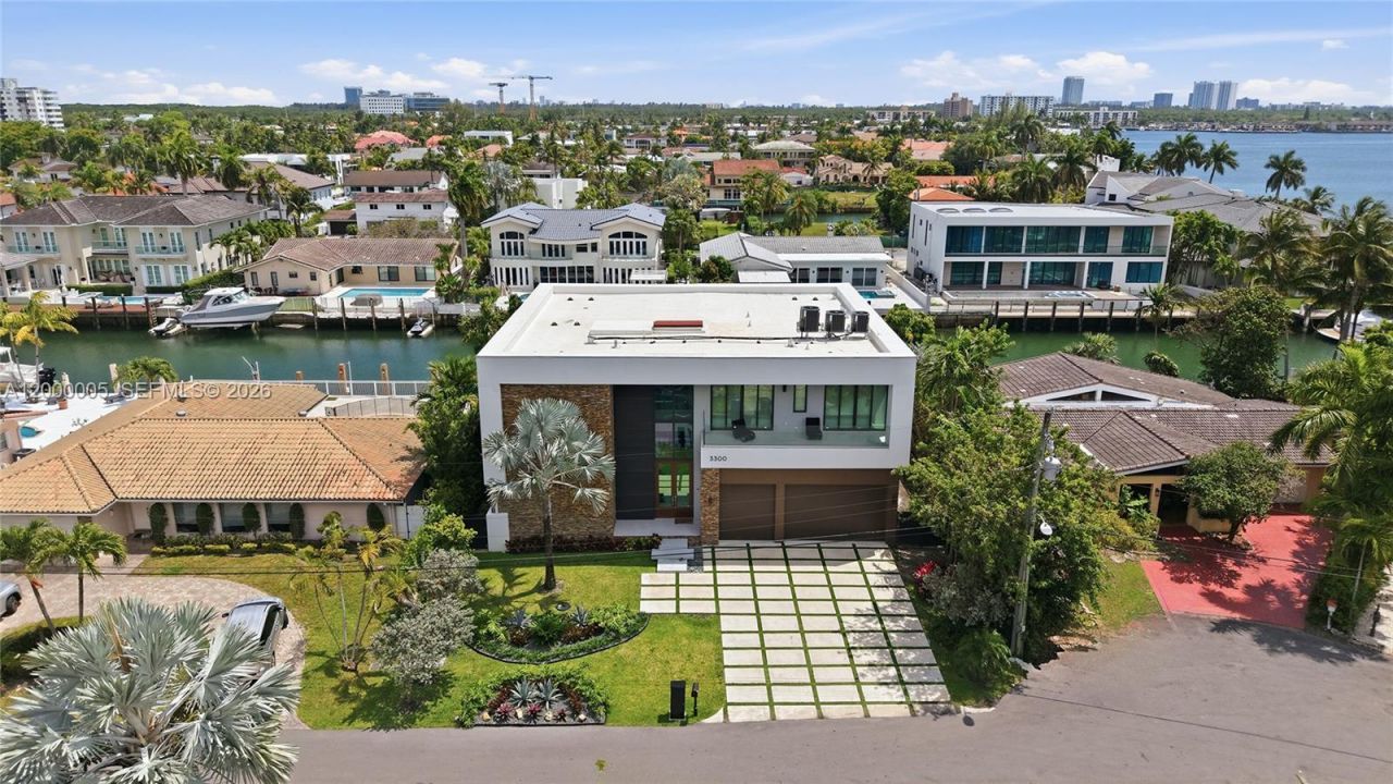 3300 NE 170th St , North Miami Beach, FL 33160 Photo