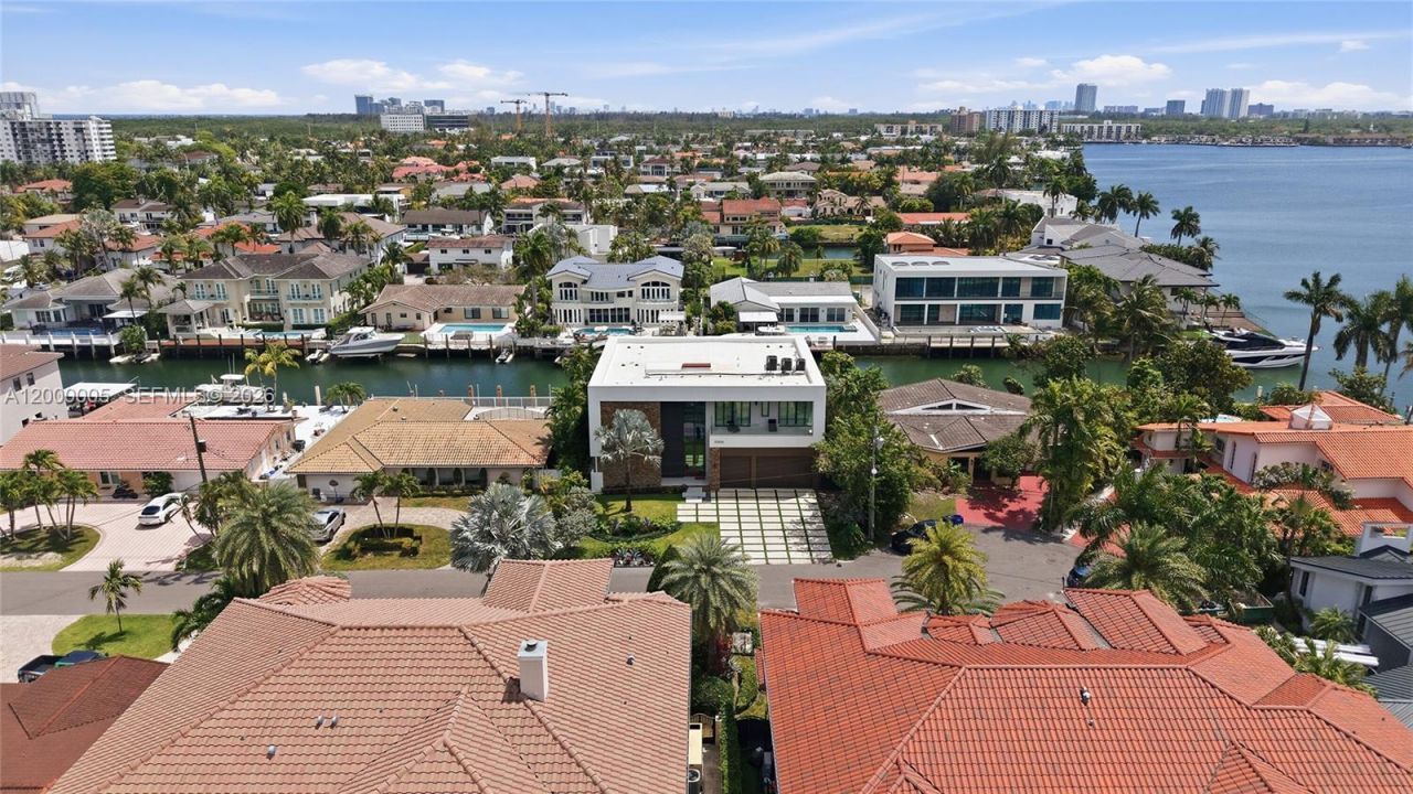 3300 NE 170th St , North Miami Beach, FL 33160 Photo