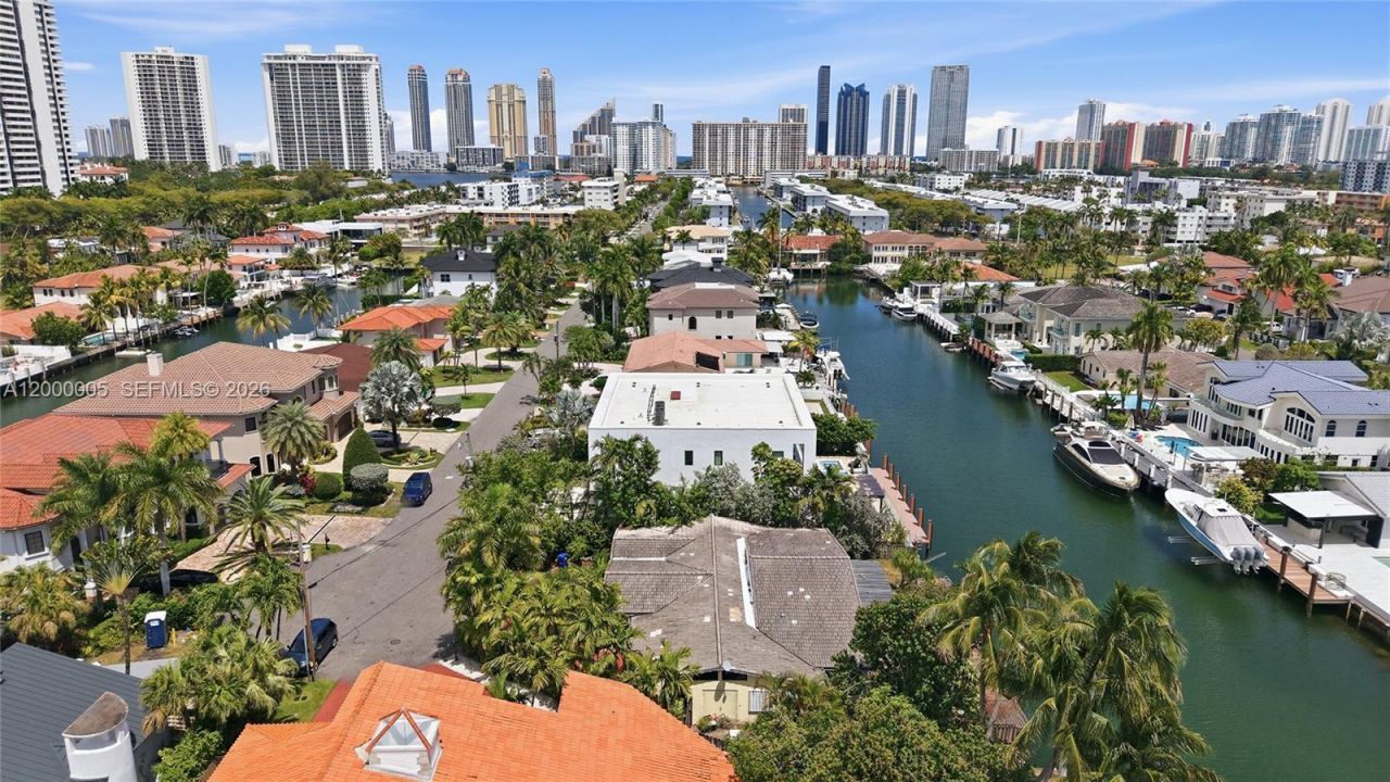 3300 NE 170th St , North Miami Beach, FL 33160 Photo