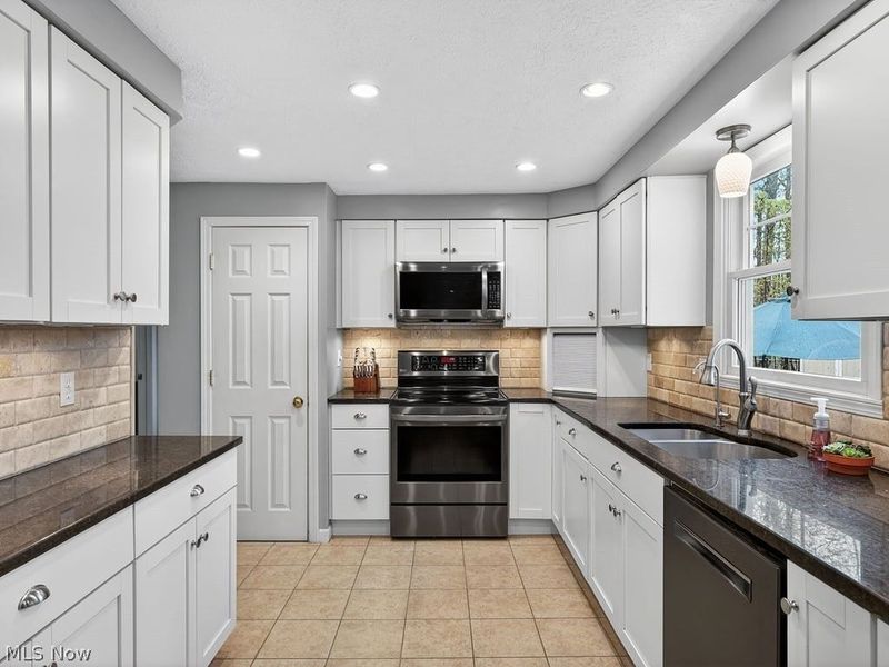 3577 Antony Drive , Broadview Heights, OH 44147 Photo 10