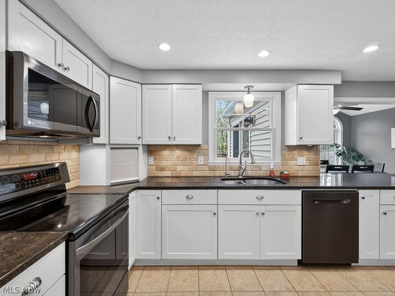 3577 Antony Drive , Broadview Heights, OH 44147 Photo 7