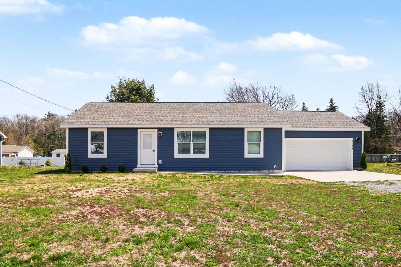 1914 Kennedy Boulevard, Ludington, MI 49431 Main Photo