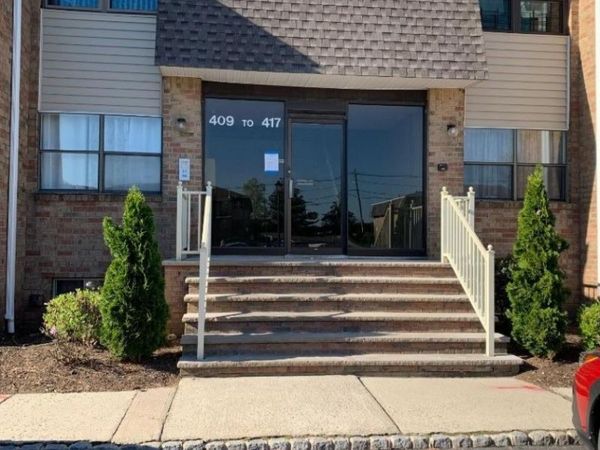 414 Sharon Garden Ct, Woodbridge, NJ 07095