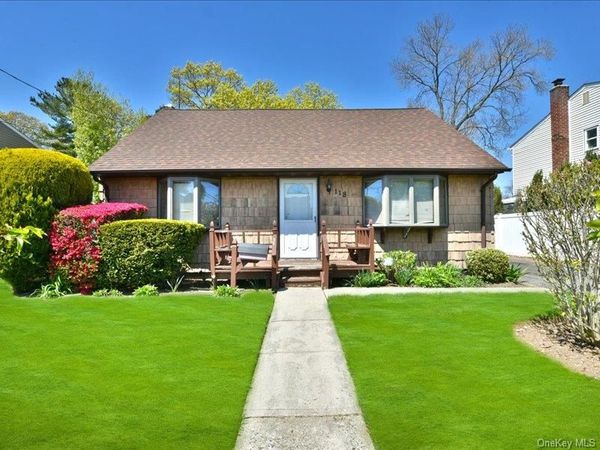118 Park Lane , Massapequa, NY 11758