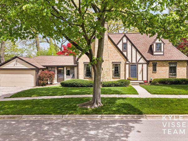 1504 Lake Grove Avenue SE, East Grand Rapids, MI 49506