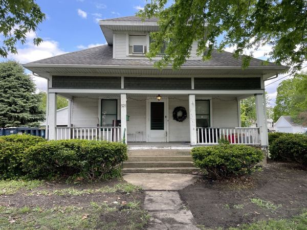 521 S Central Street , Gilman, IL 60938