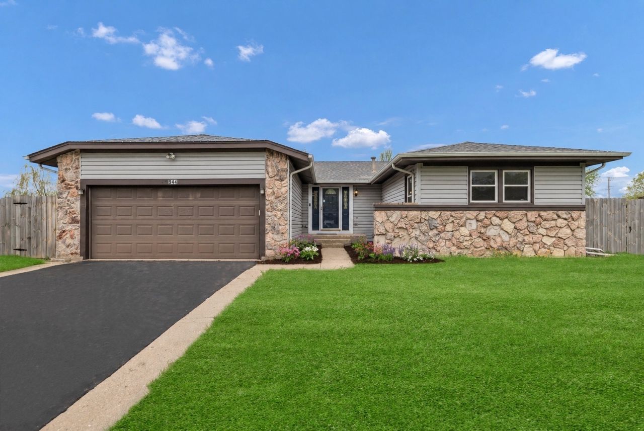 944 Richmond Court, Elk Grove Village, IL 60007 Main Photo