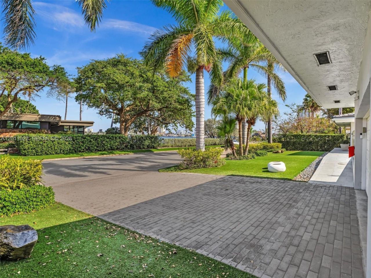 840 S Southlake Dr , Hollywood, FL 33019 Photo