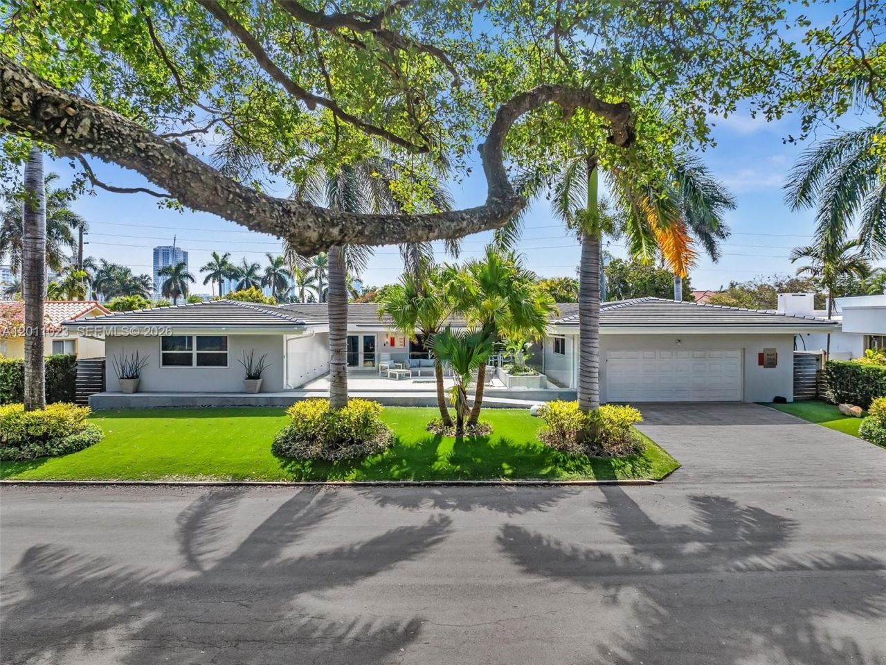 840 S Southlake Dr , Hollywood, FL 33019 Photo