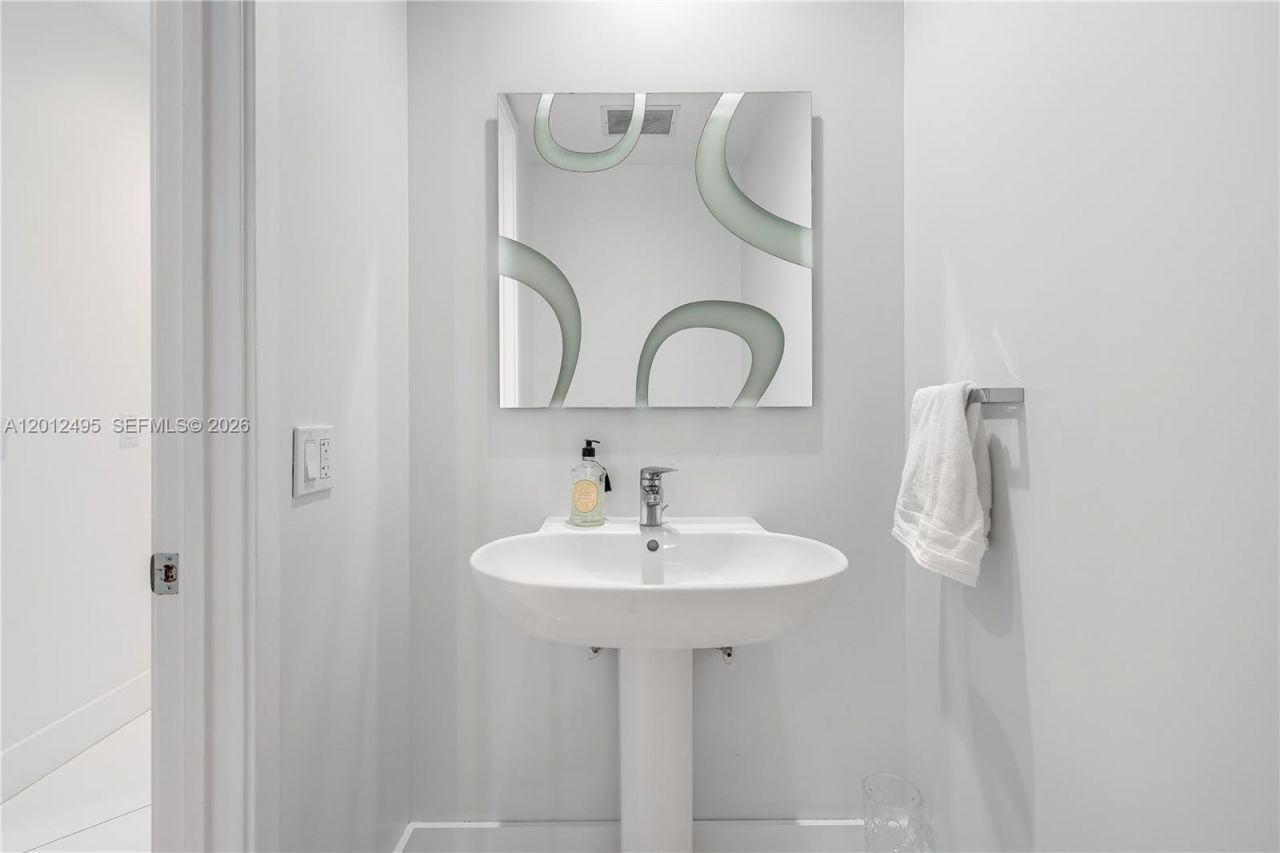 1100 Biscayne Blvd, Unit 5702, Miami, FL 33132 Photo