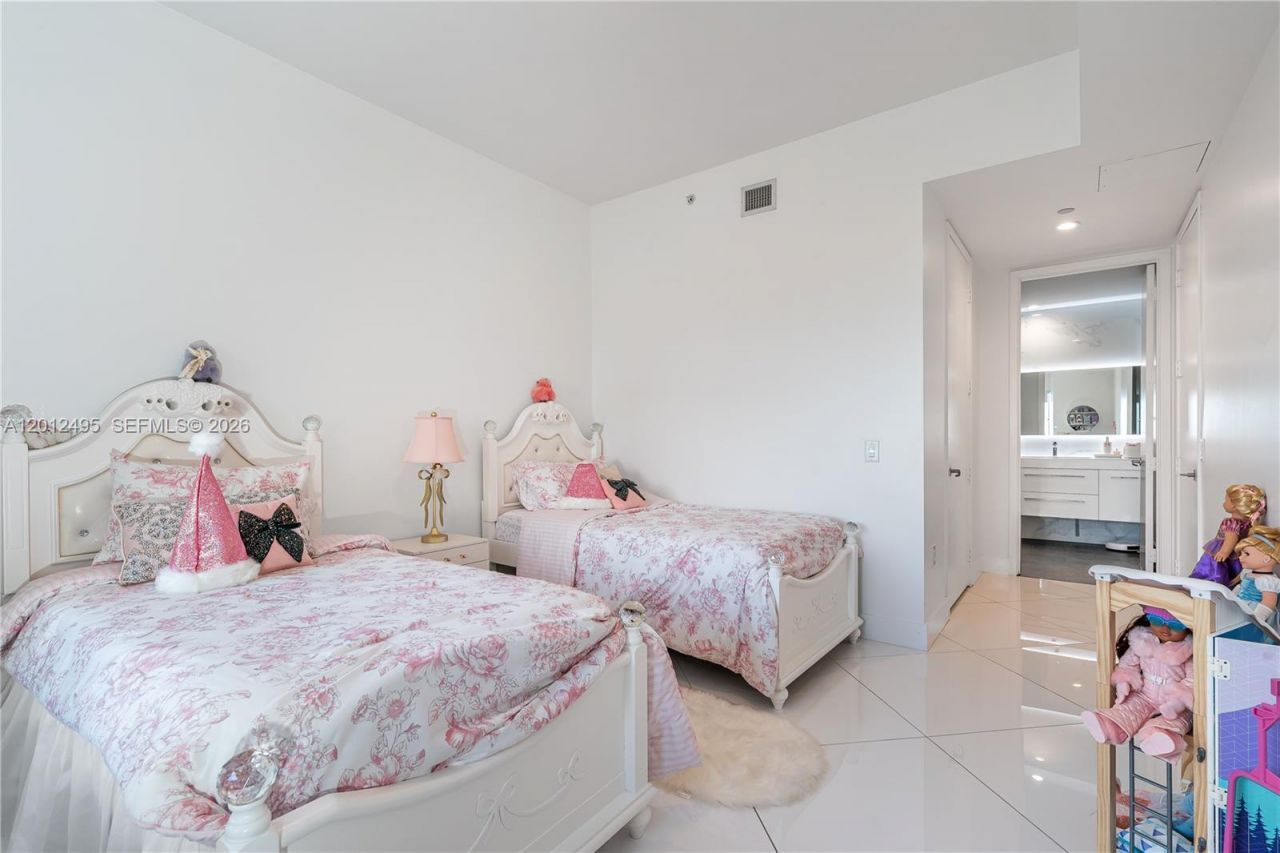 1100 Biscayne Blvd, Unit 5702, Miami, FL 33132 Photo