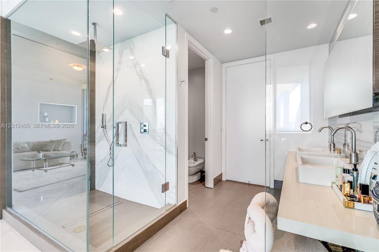 1100 Biscayne Blvd, Unit 5702, Miami, FL 33132 Photo