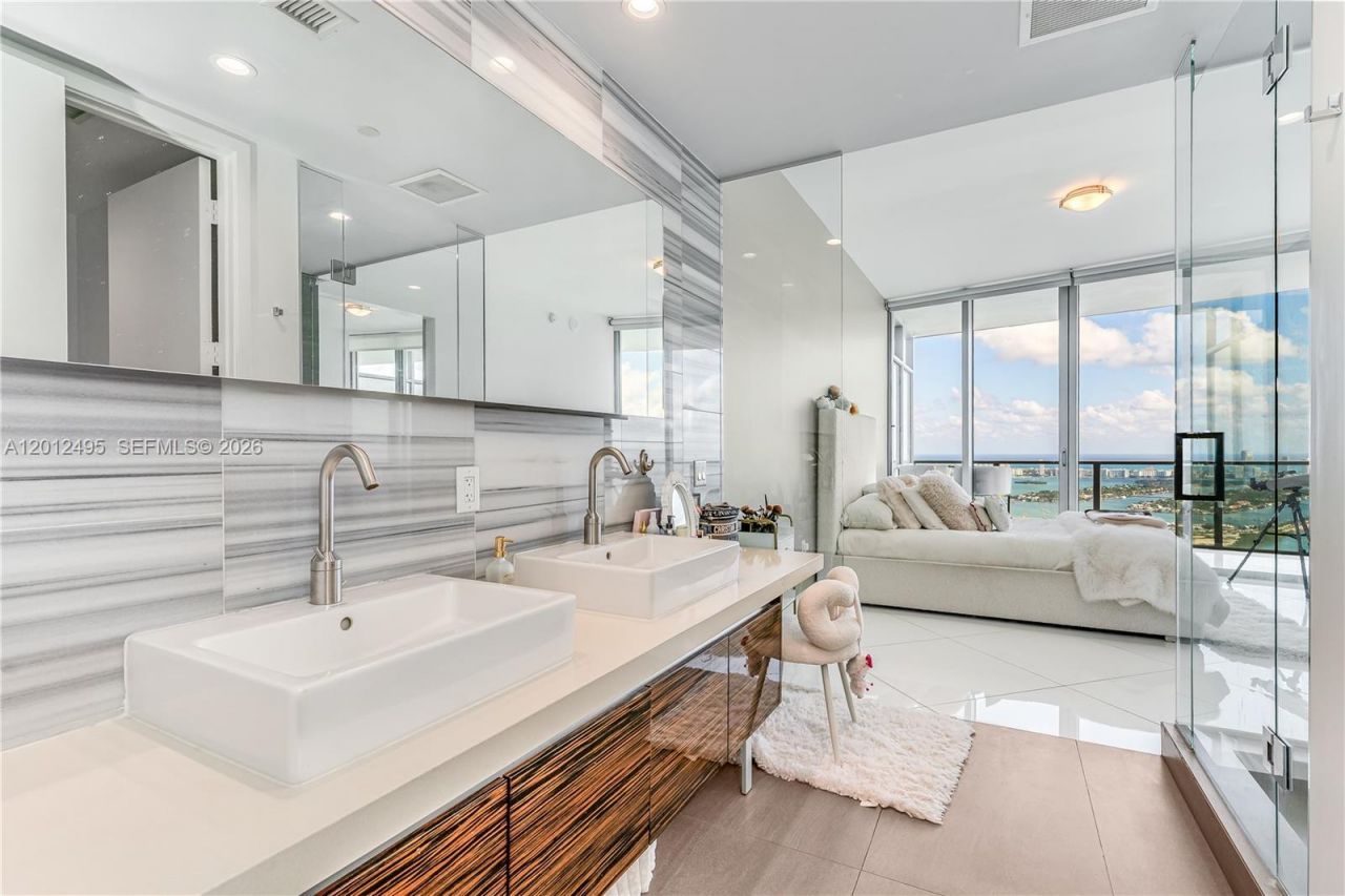 1100 Biscayne Blvd, Unit 5702, Miami, FL 33132 Photo
