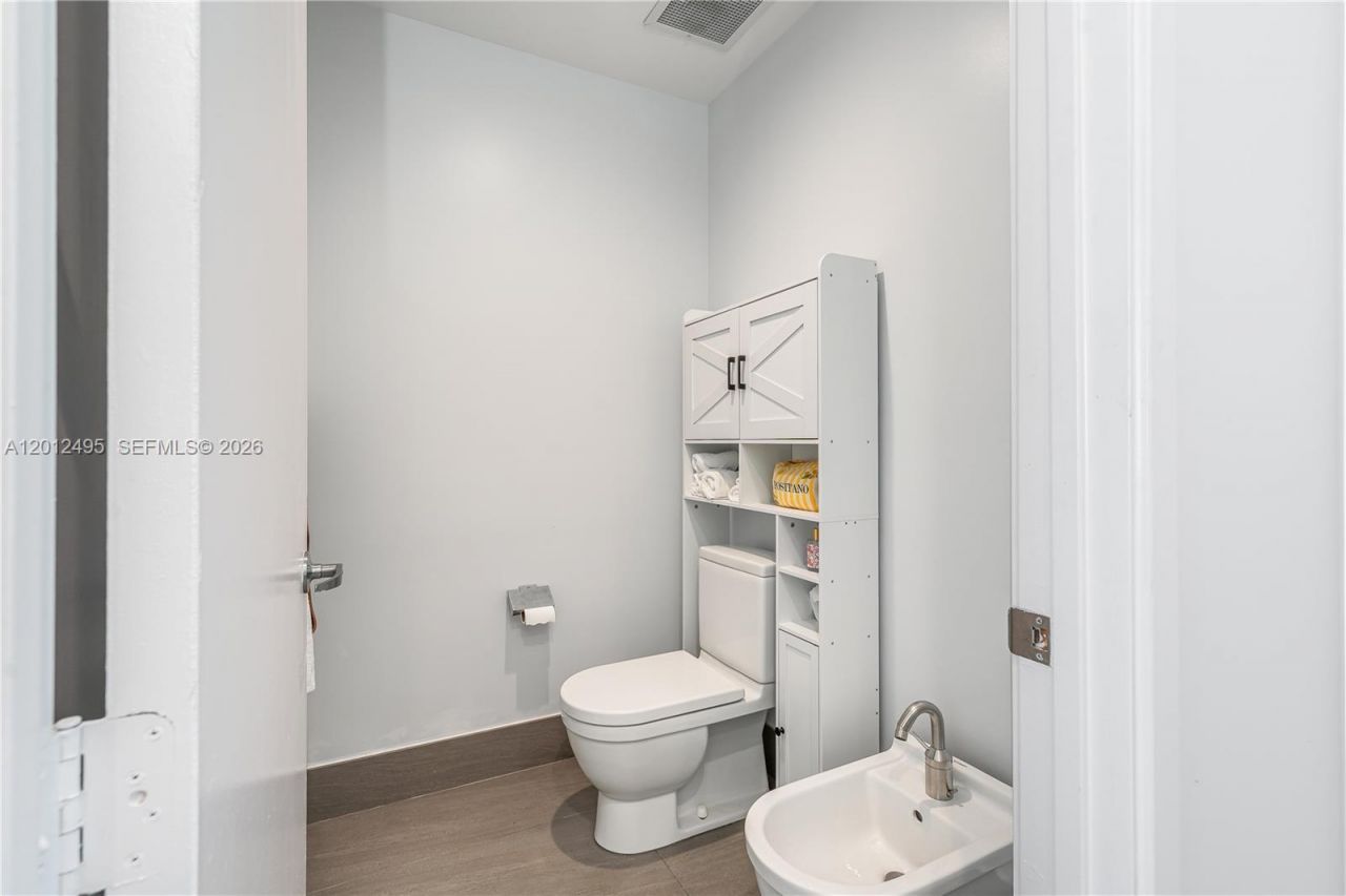 1100 Biscayne Blvd, Unit 5702, Miami, FL 33132 Photo