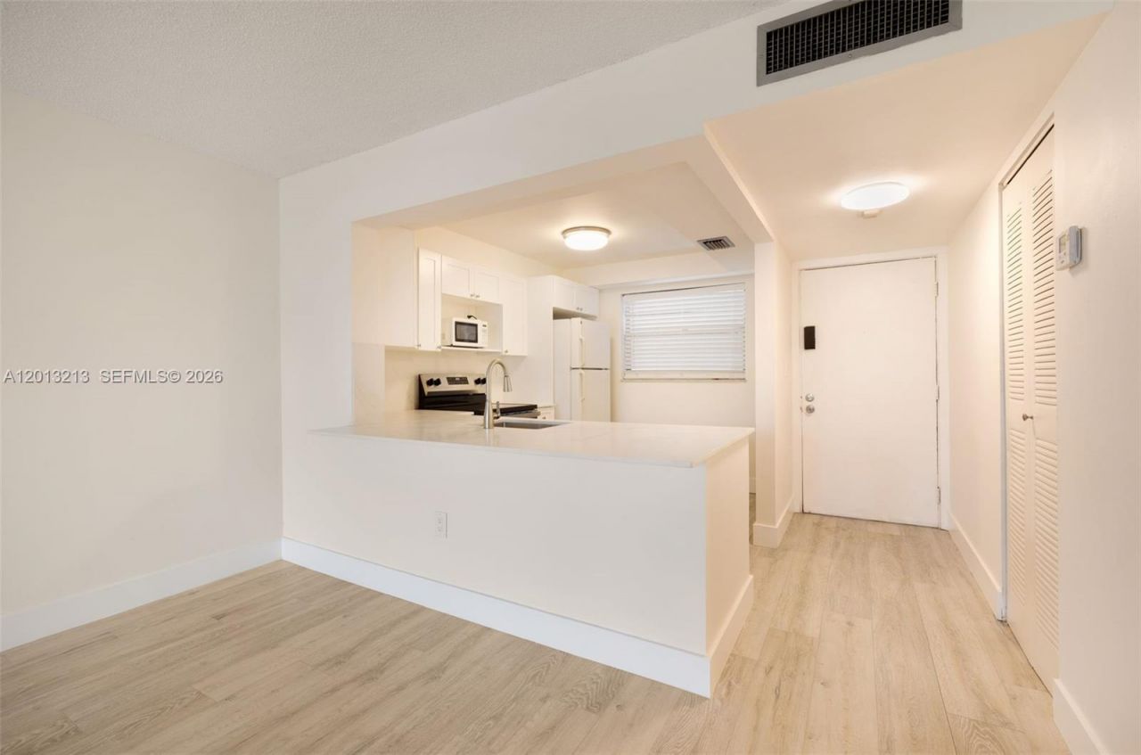 10825 SW 112th Ave , Unit 213, Miami, FL 33176 Photo