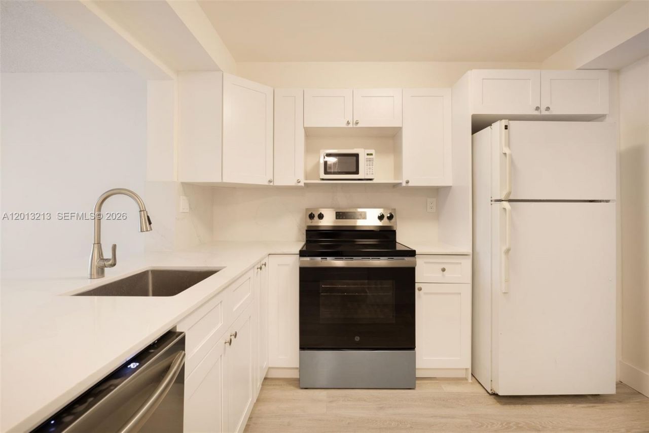 10825 SW 112th Ave , Unit 213, Miami, FL 33176 Photo