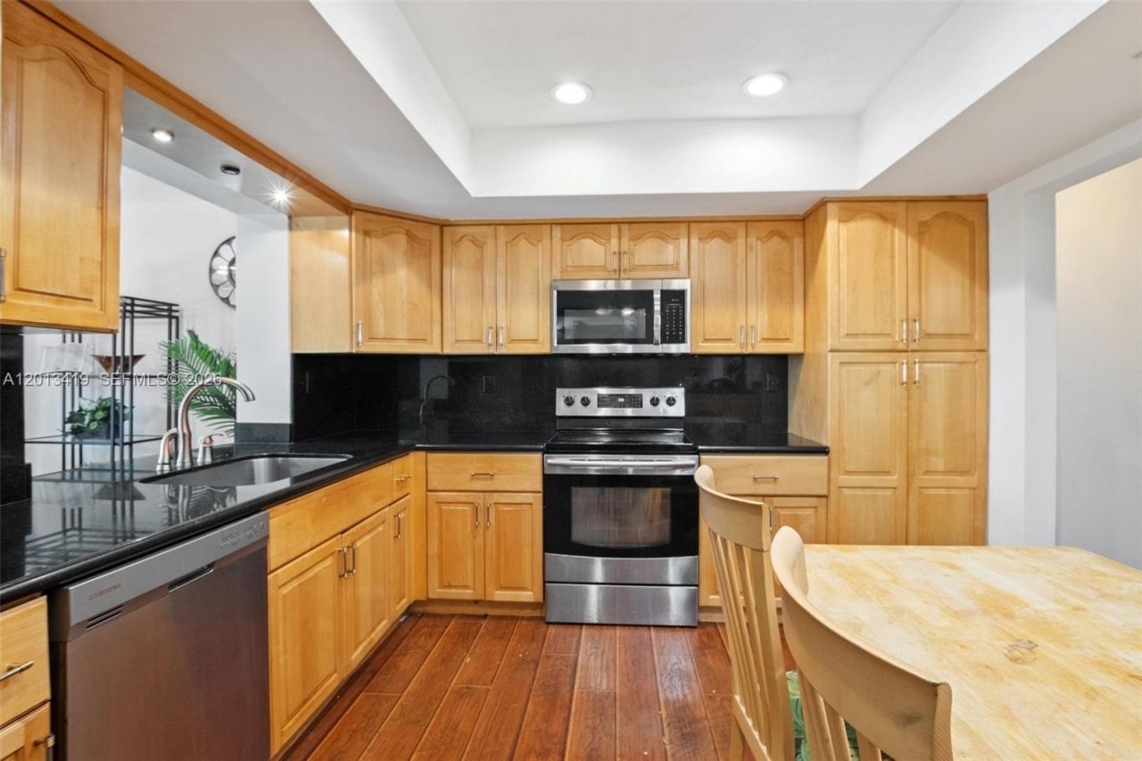 2251 NW 87th Ave, Unit 2251, Pembroke Pines, FL 33024 Photo