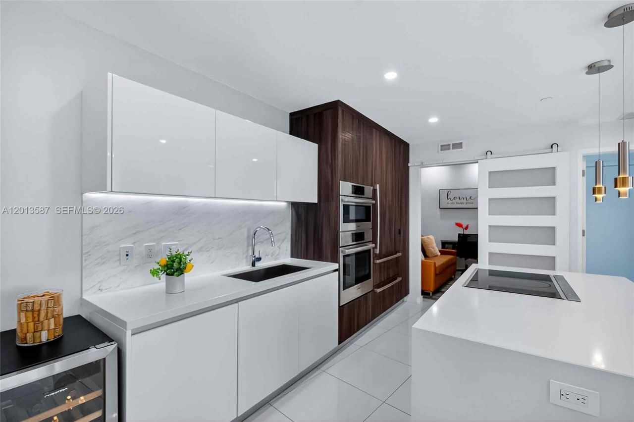 851 NE 1st Ave, Unit 1603, Miami, FL 33132 Photo