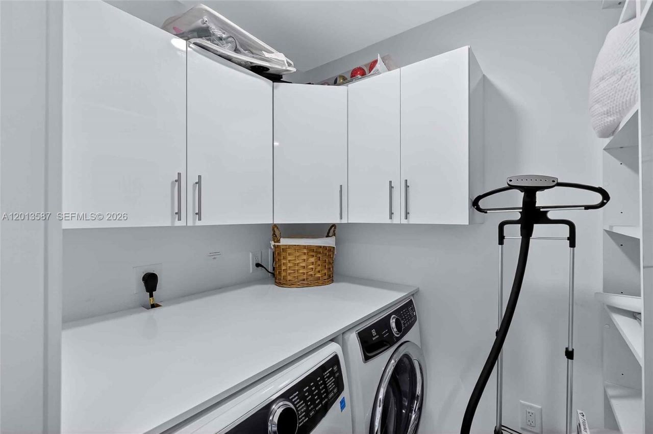 851 NE 1st Ave, Unit 1603, Miami, FL 33132 Photo