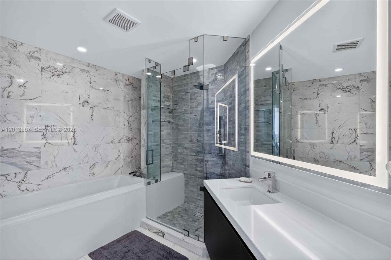 851 NE 1st Ave, Unit 1603, Miami, FL 33132 Photo