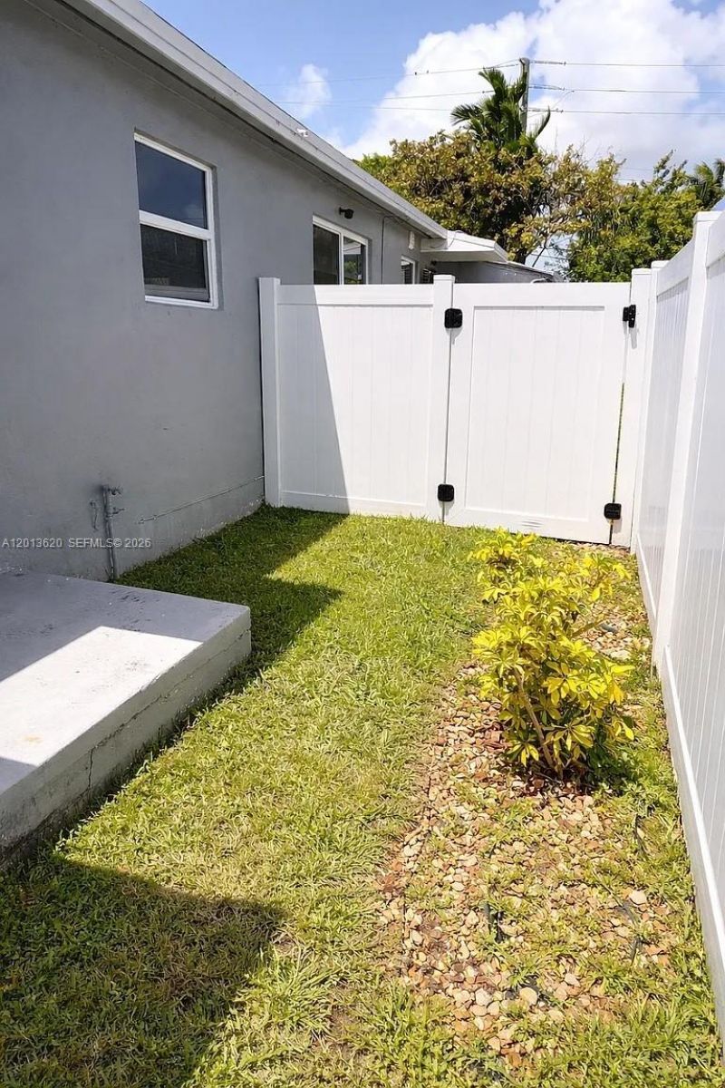 1001 NE 10th St, Unit 1, Hallandale Beach, FL 33009 Photo